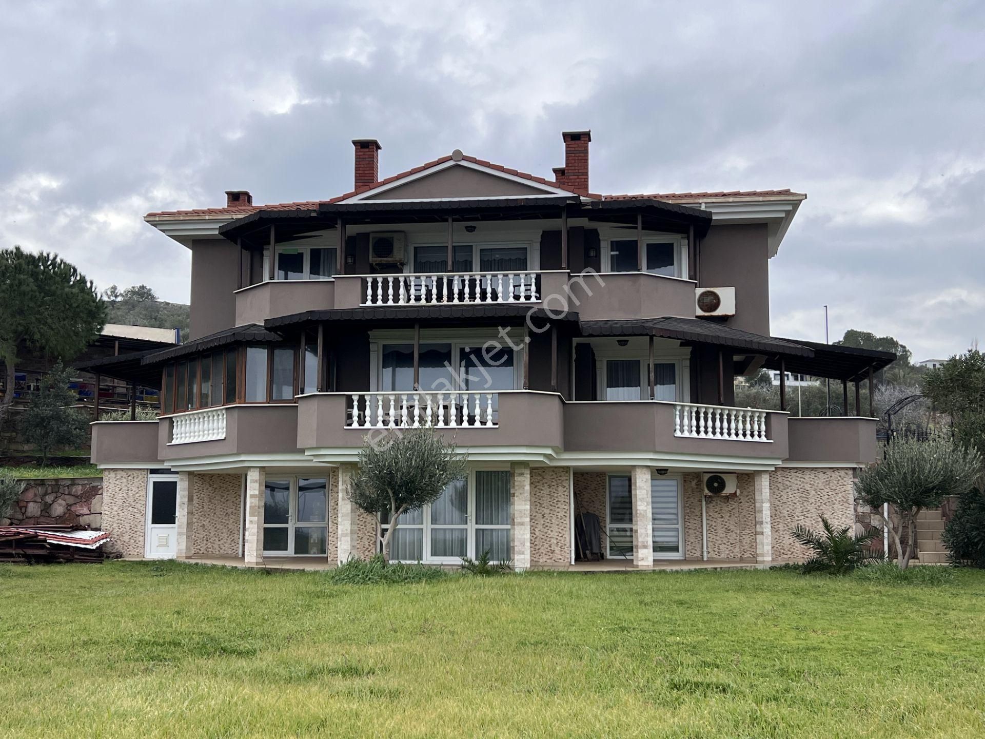 Balıkesir Ayvalık Cunda Da Satılık Muhtesem Villa.denize Sıfır.