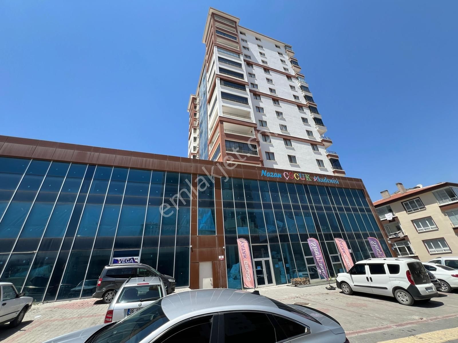 ▄vega▄karapürçek Diş Hastahanesi Karşısında 250m2 Dükkan