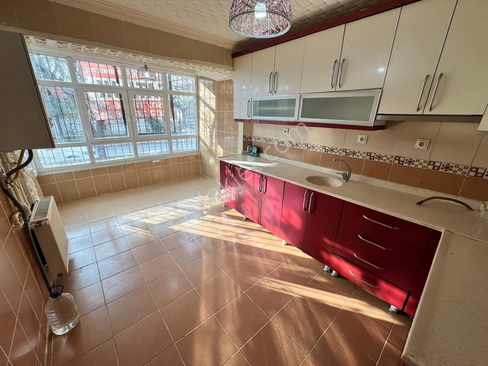 Hayal^den Malazgirt Mh^de Kat Konumunda Ön Cp. 3+1 Bağımsz Yapılı Daire !