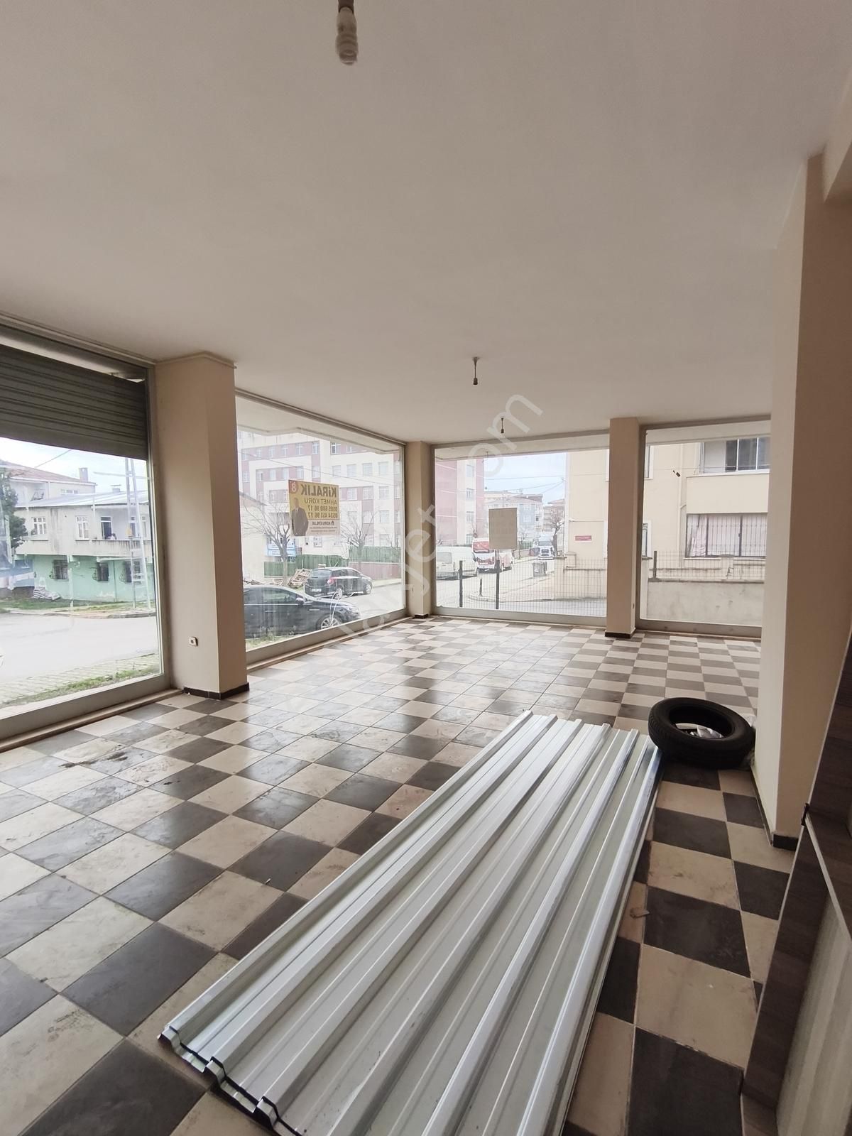 Koru Emlak'tan 100m² Cam Cepheli Kepenkli İskanlı Fırsat Dükkan - Görsel 9