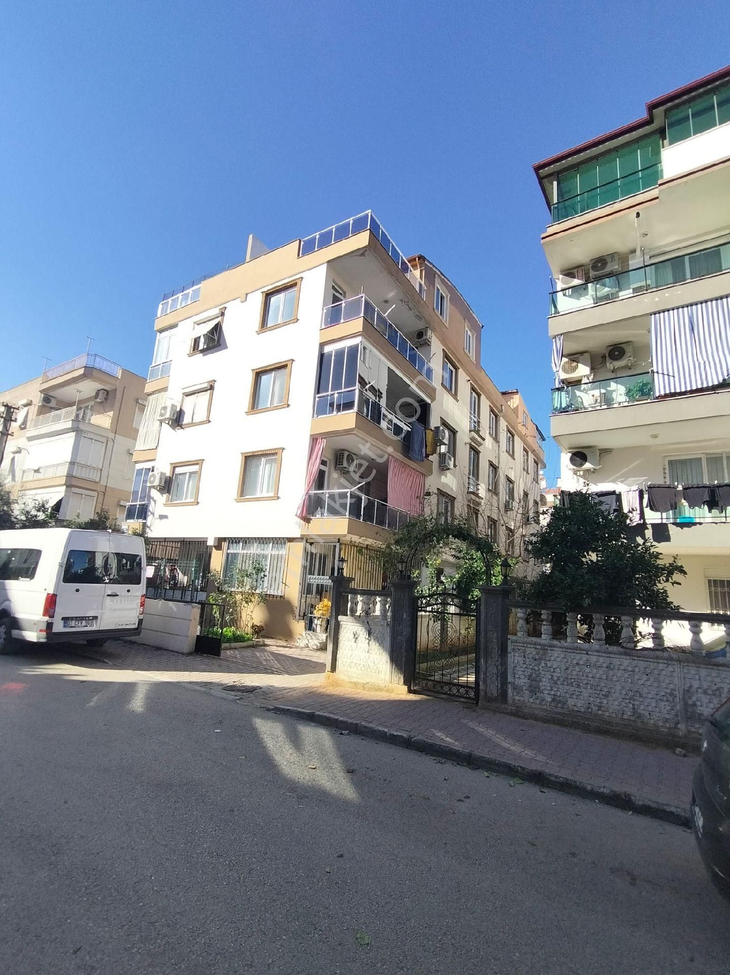 Etiler’de 180 M² Net . 5+1 Geniş Dubleks . Merkezi Lokasyon