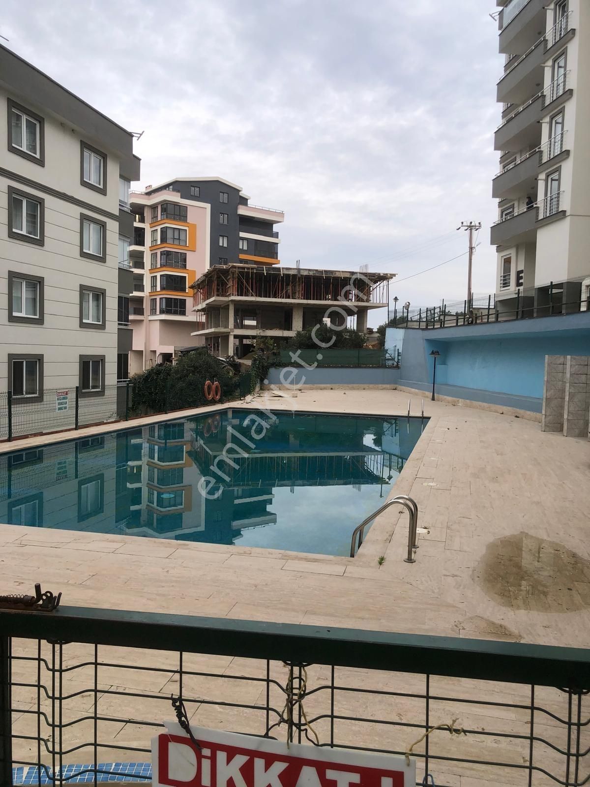 Deniz Manzaralı Havuzlu Site İçinde Eşyalı 3+1 Kiralık Daire