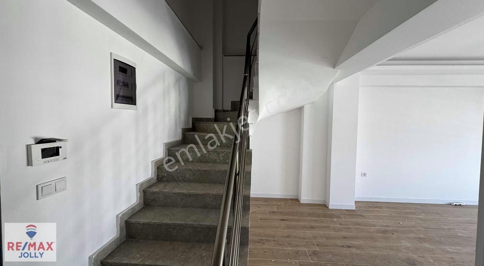 Karşıyaka Nergiz Mahallesinde Kiralık 3+1 Dubleks Daire - Görsel 22