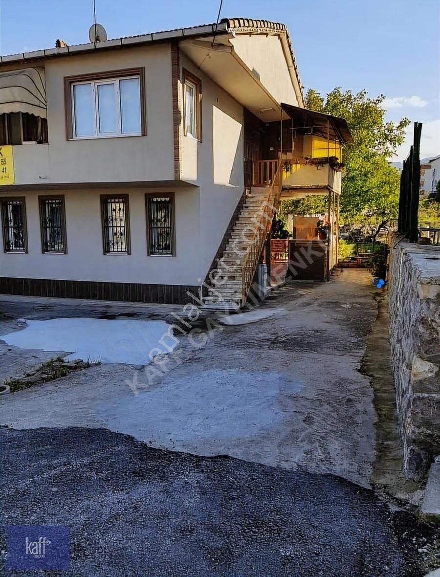 Başiskelede Anayol Kenarında Müstakil Bahçeli Ev - Görsel 2