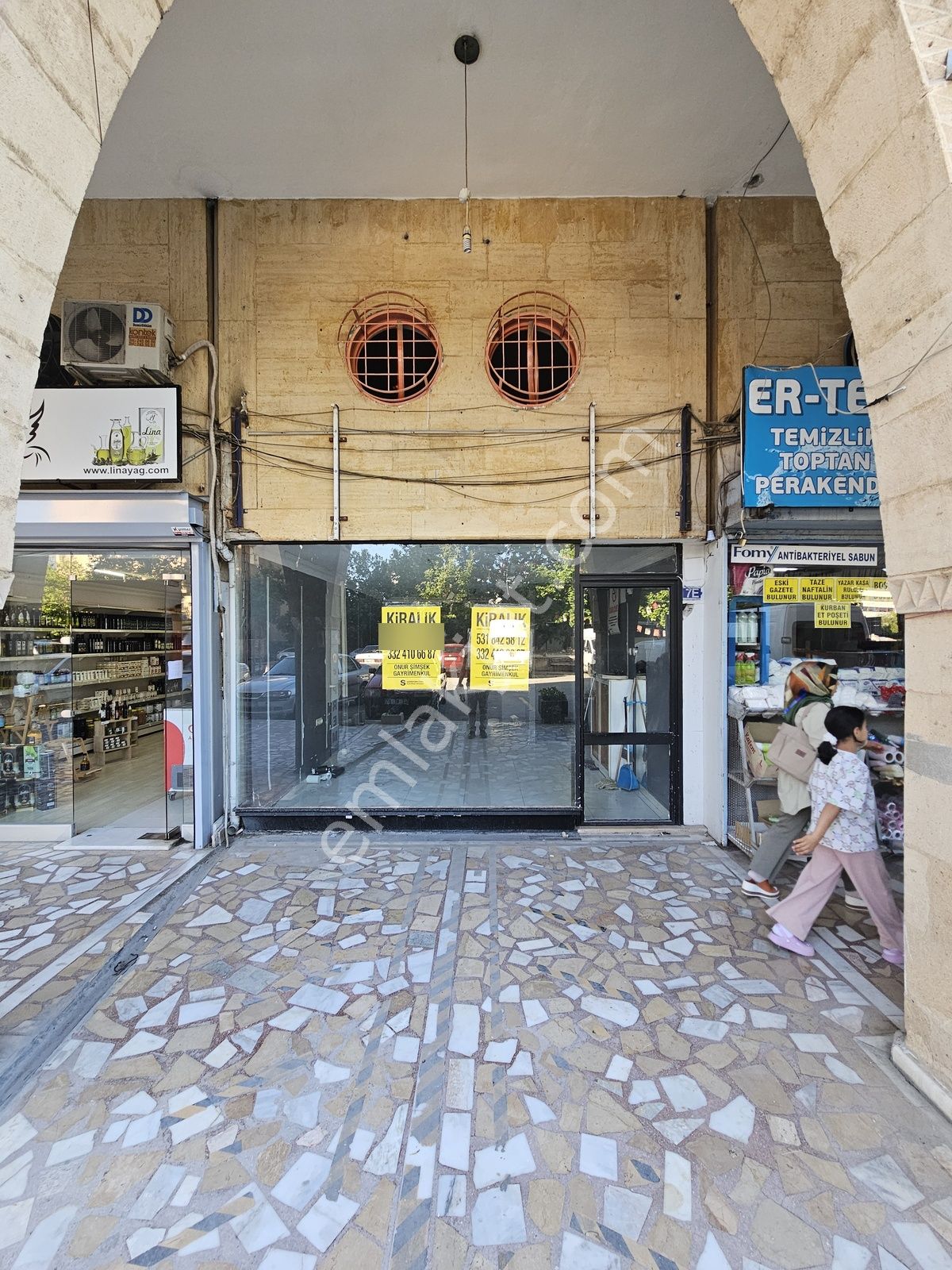 Demirci İş Merkezi Zeminde Caddeye Cephe Kiralık 3 Katlı Dükkan - Görsel 4