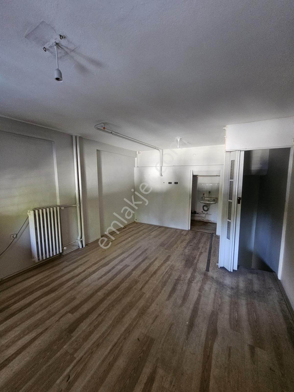Demirci İş Merkezi Zeminde Caddeye Cephe Kiralık 3 Katlı Dükkan - Görsel 3