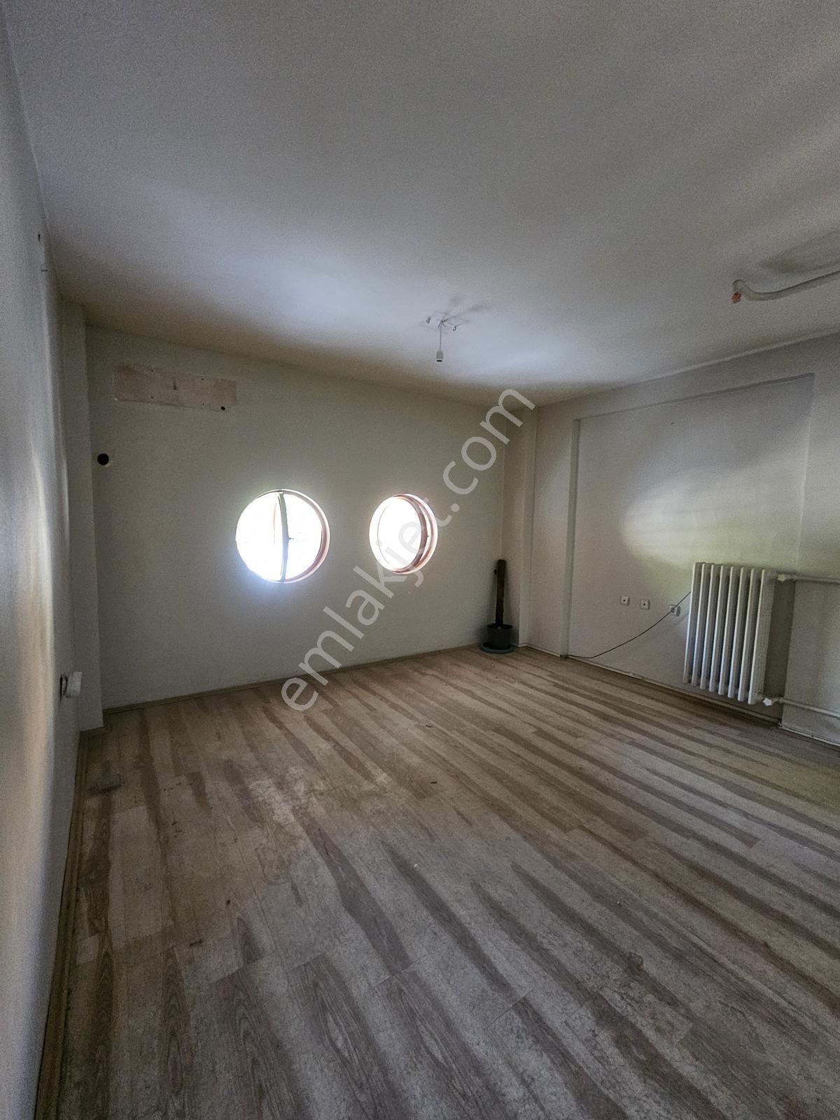 Demirci İş Merkezi Zeminde Caddeye Cephe Kiralık 3 Katlı Dükkan - Görsel 6