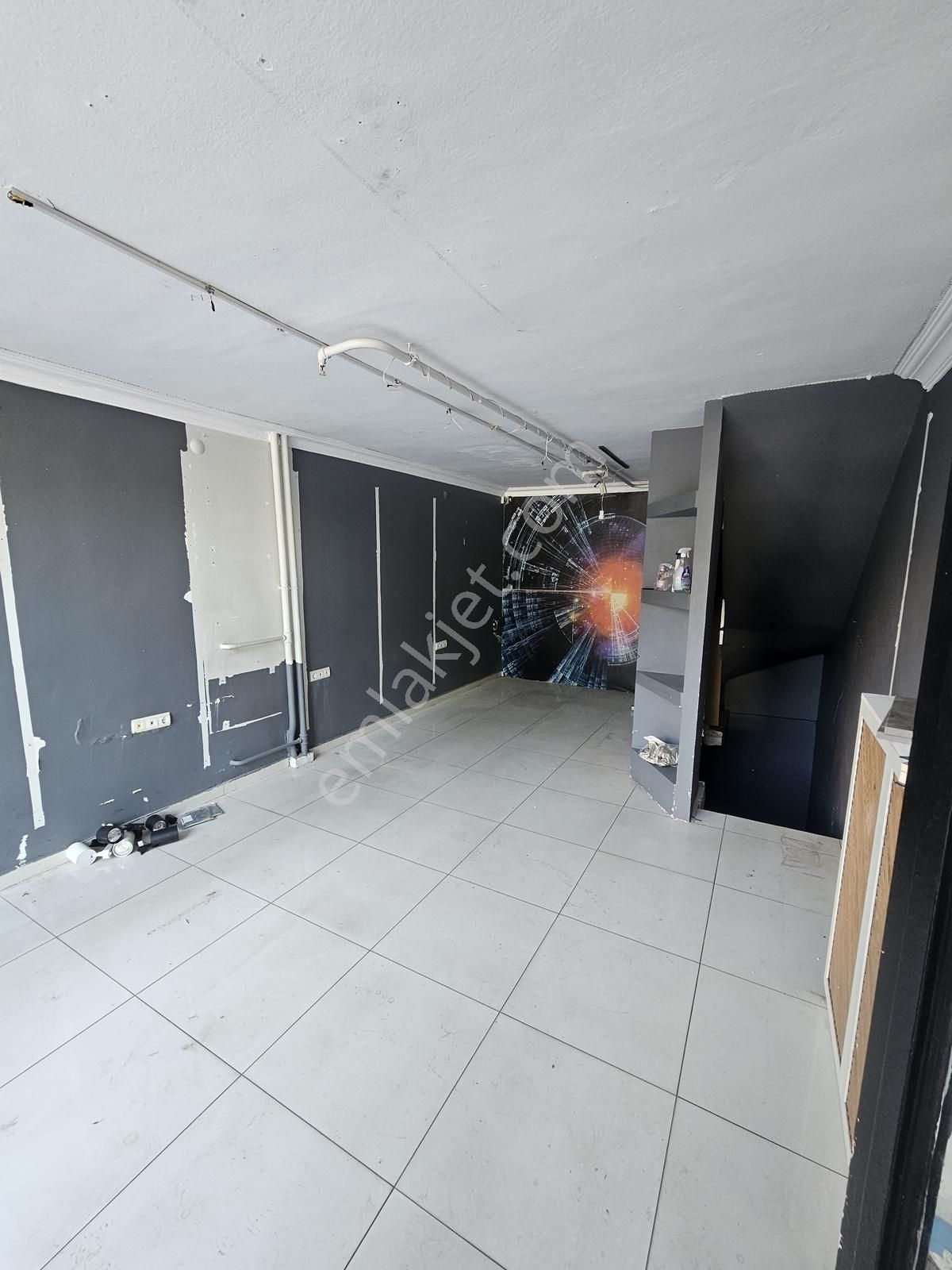 Demirci İş Merkezi Zeminde Caddeye Cephe Kiralık 3 Katlı Dükkan - Görsel 5
