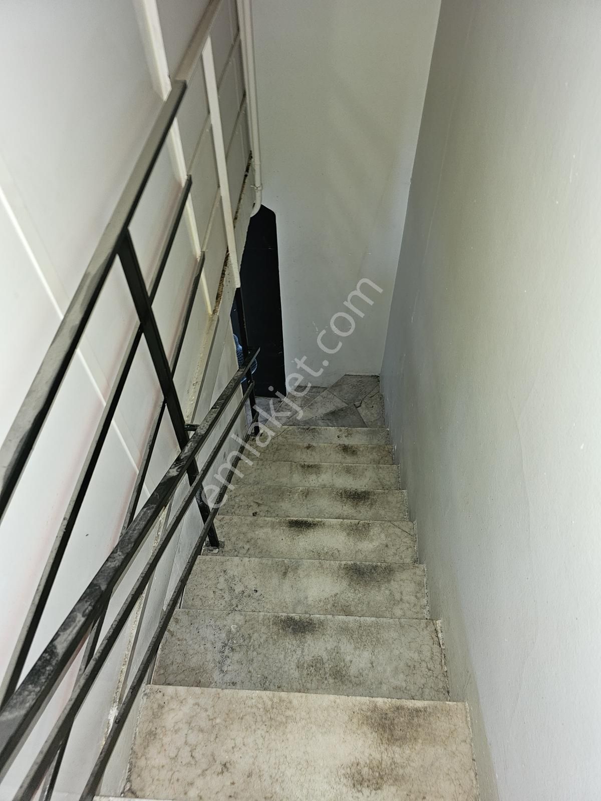 Demirci İş Merkezi Zeminde Caddeye Cephe Kiralık 3 Katlı Dükkan - Görsel 8