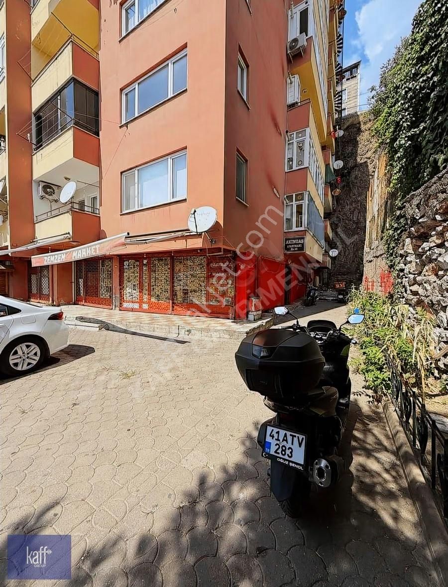 İzmit Çarşı Merkezde Kiralık 3+1 Asansörlü Daire - Görsel 20