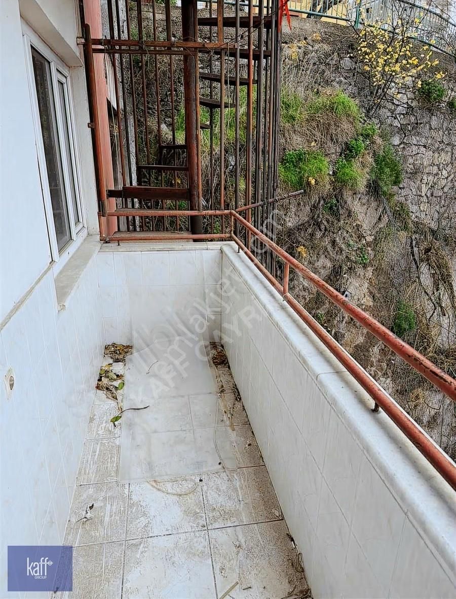 İzmit Çarşı Merkezde Kiralık 3+1 Asansörlü Daire - Görsel 4