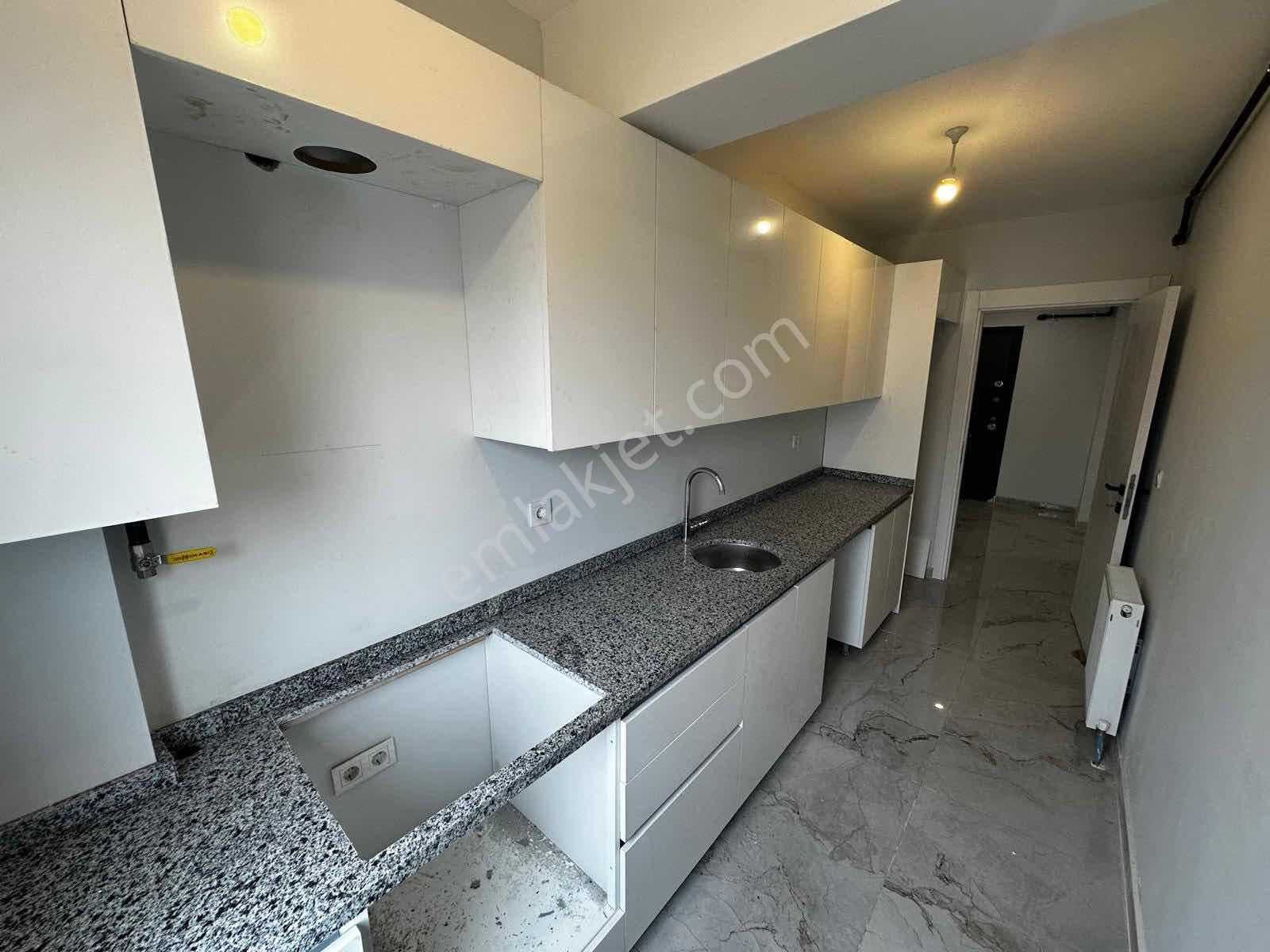 Üsküdar Valide-i Atik' Te Sıfır Binada Park Manzaralı Balkonlu - Görsel 4