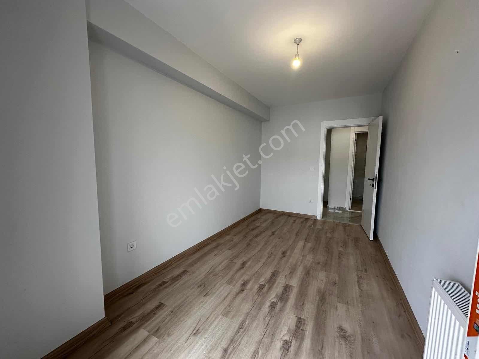 Üsküdar Valide-i Atik' Te Sıfır Binada Park Manzaralı Balkonlu - Görsel 2