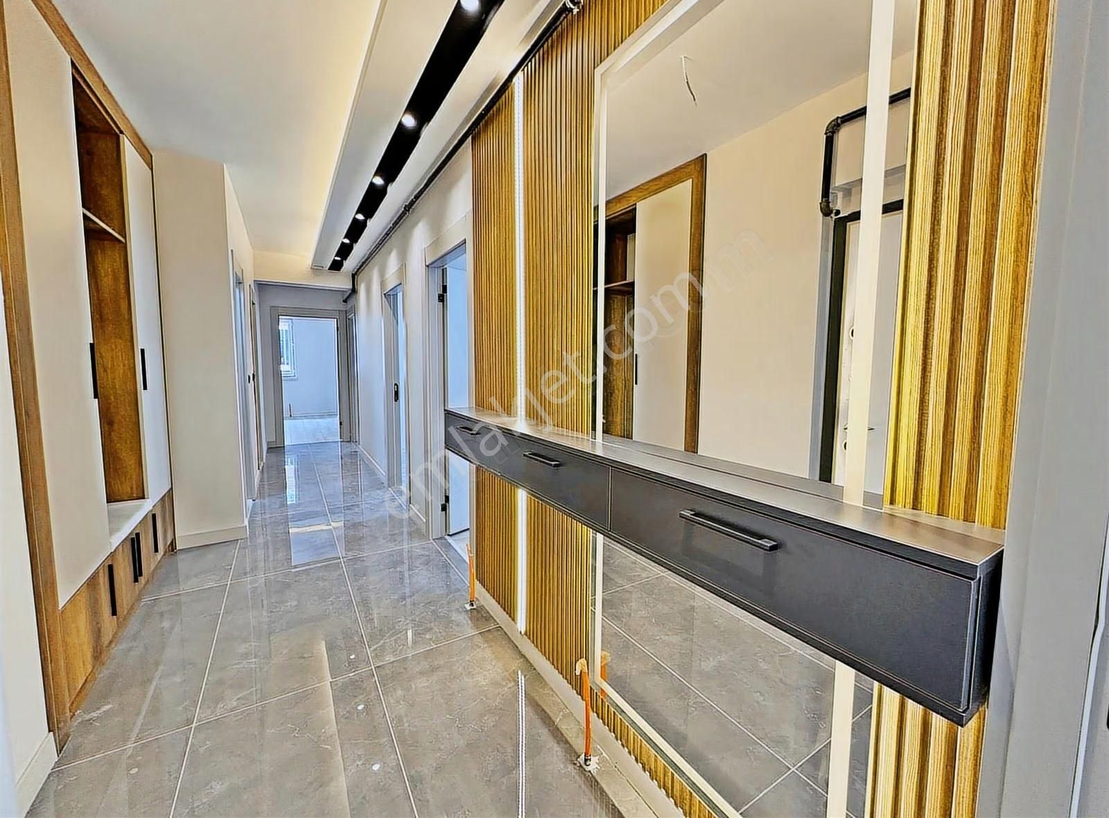 Keçiören'de_geniş_daire_arayanlara_site_konseptli_2_banyolu_3+1_