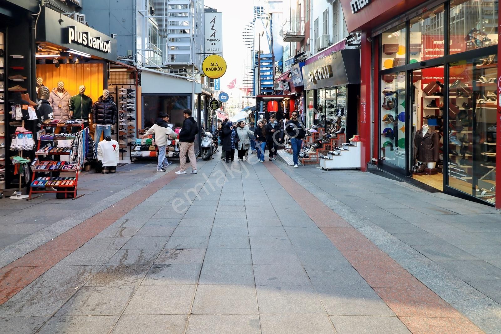 Kadıköy Çarşıda Ticaretin Merkezi Harika Konumda Satılık Dükkan - Görsel 15