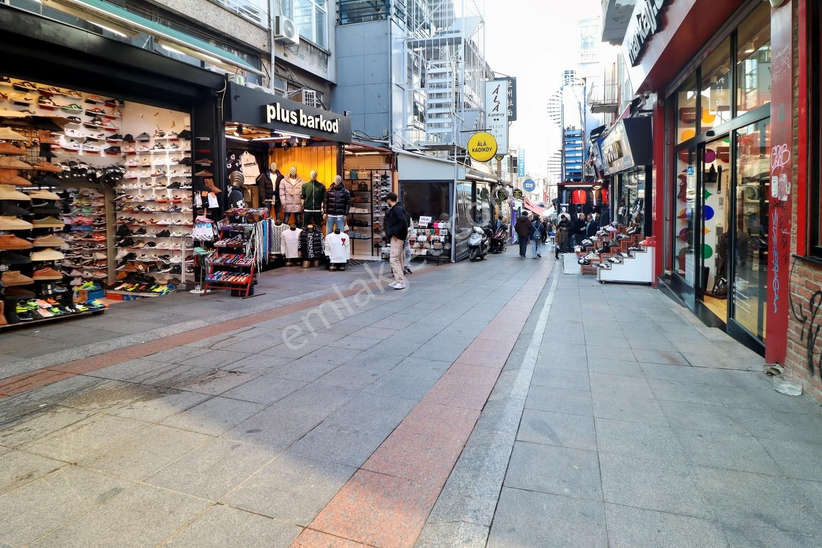 Kadıköy Çarşıda Ticaretin Merkezi Harika Konumda Satılık Dükkan - Görsel 27