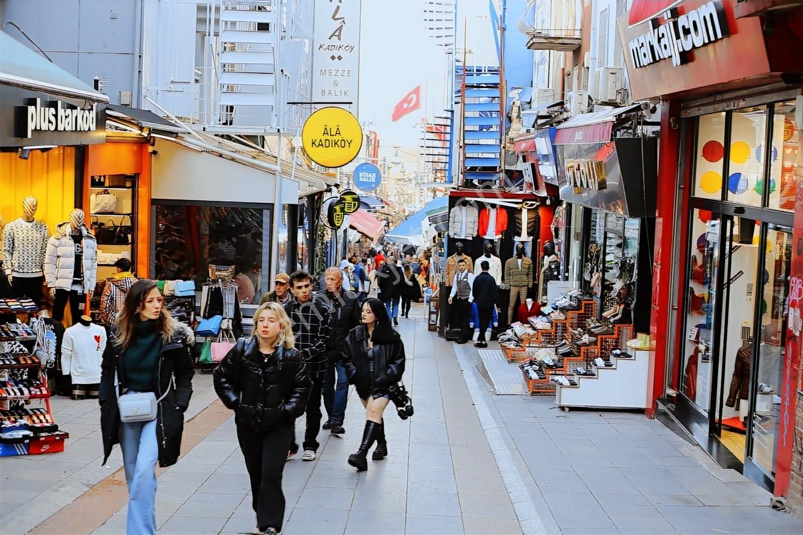 Kadıköy Çarşıda Ticaretin Merkezi Harika Konumda Satılık Dükkan - Görsel 24