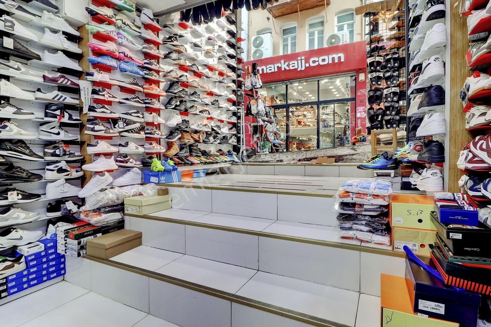 Kadıköy Çarşıda Ticaretin Merkezi Harika Konumda Satılık Dükkan - Görsel 21