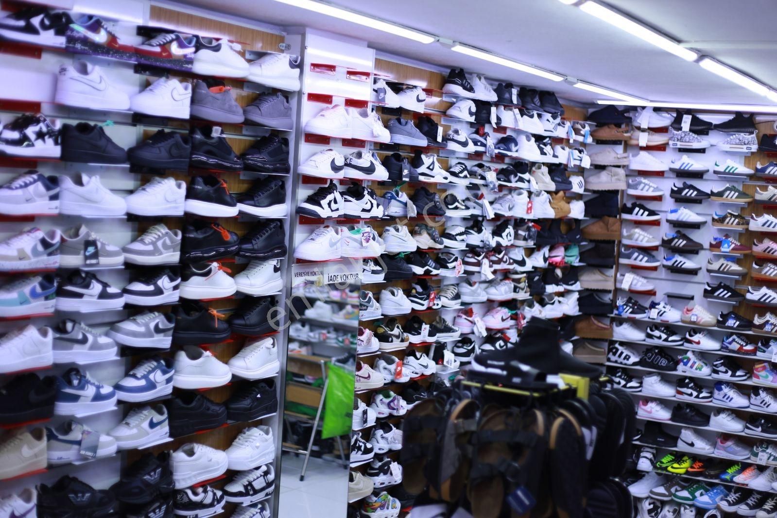 Kadıköy Çarşıda Ticaretin Merkezi Harika Konumda Satılık Dükkan - Görsel 2