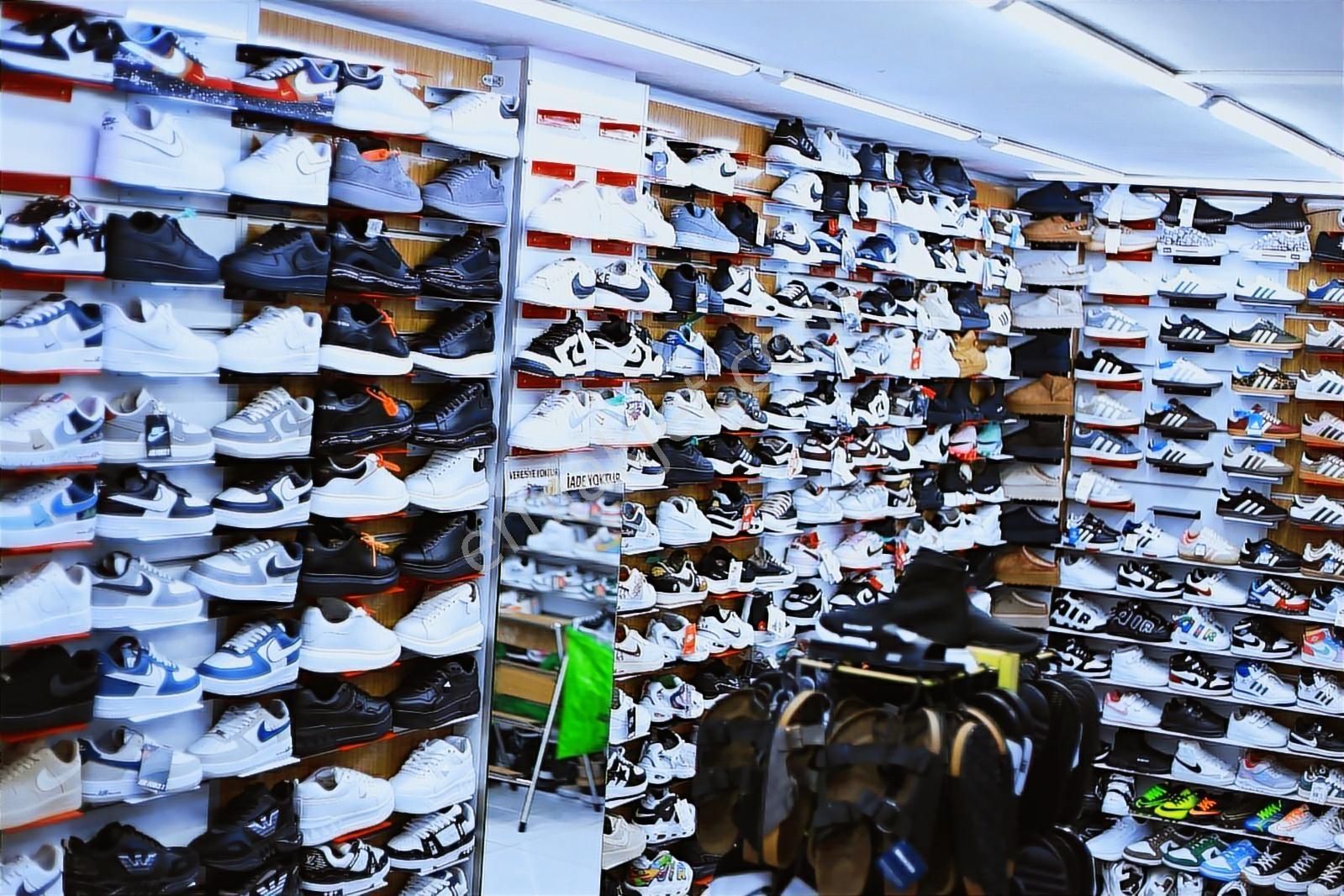 Kadıköy Çarşıda Ticaretin Merkezi Harika Konumda Satılık Dükkan - Görsel 11