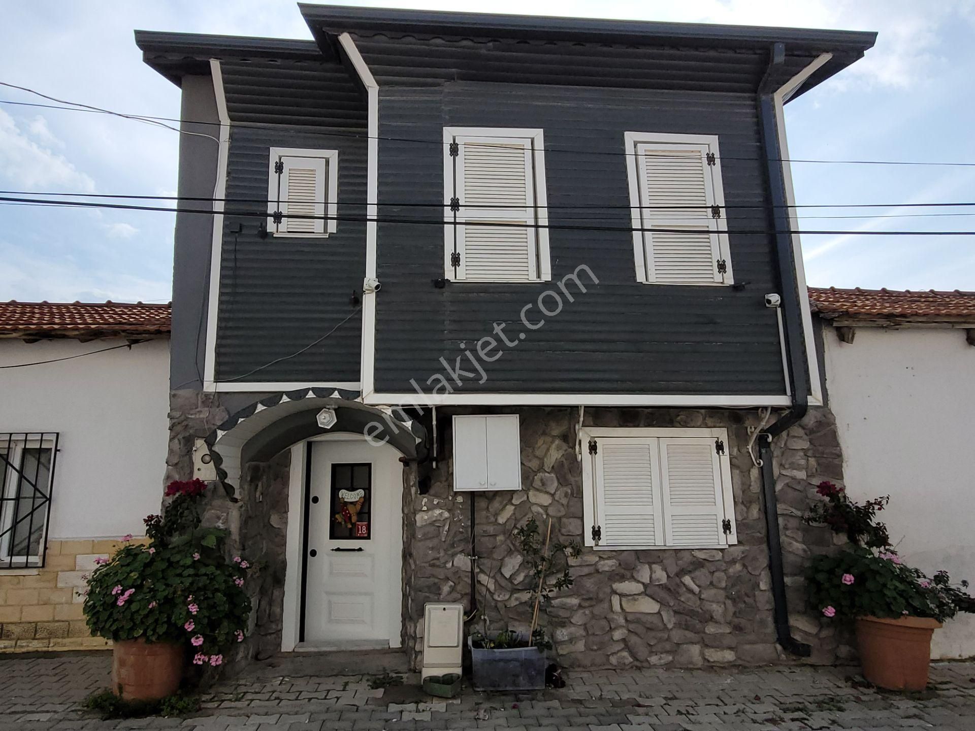 Restore Edilmiş İç Bahçeli Rum Evi