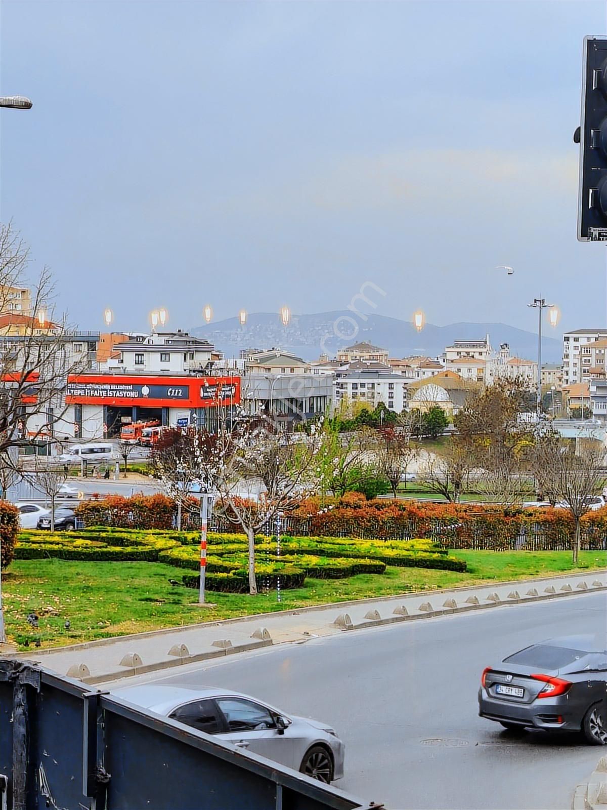 Zümrütevler Metroya Yakın Merkezi Adalar Manzaralı Teraslı 190m2 - Görsel 21