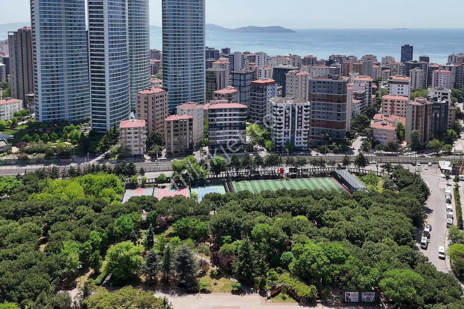 F.bahçe Selamiçeşme Özgürlük Park Cepheli Ferah Bağdatcd'ne 100m