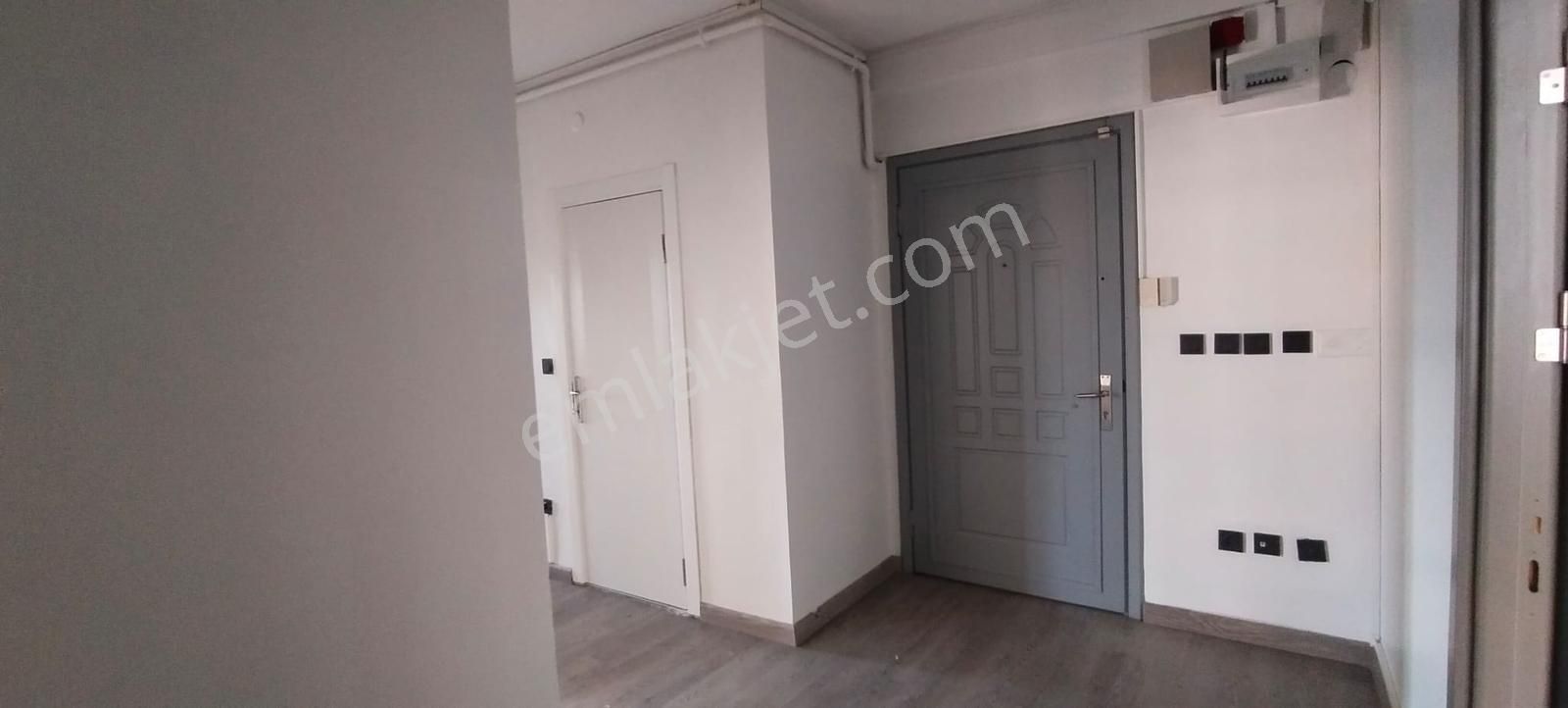 Kozyatağı Merkezde, E5 Metro Durağı Yanı, Kiralık Geniş Ofis - Görsel 3