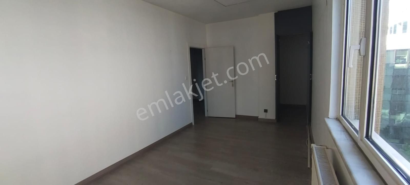 Kozyatağı Merkezde, E5 Metro Durağı Yanı, Kiralık Geniş Ofis - Görsel 16