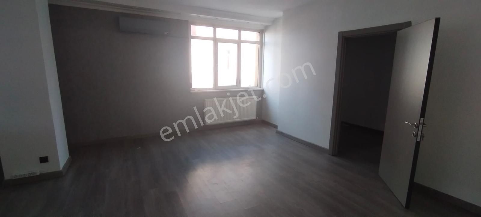 Kozyatağı Merkezde, E5 Metro Durağı Yanı, Kiralık Geniş Ofis - Görsel 26