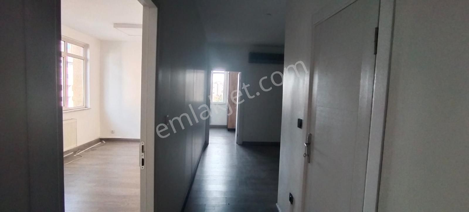 Kozyatağı Merkezde, E5 Metro Durağı Yanı, Kiralık Geniş Ofis - Görsel 12