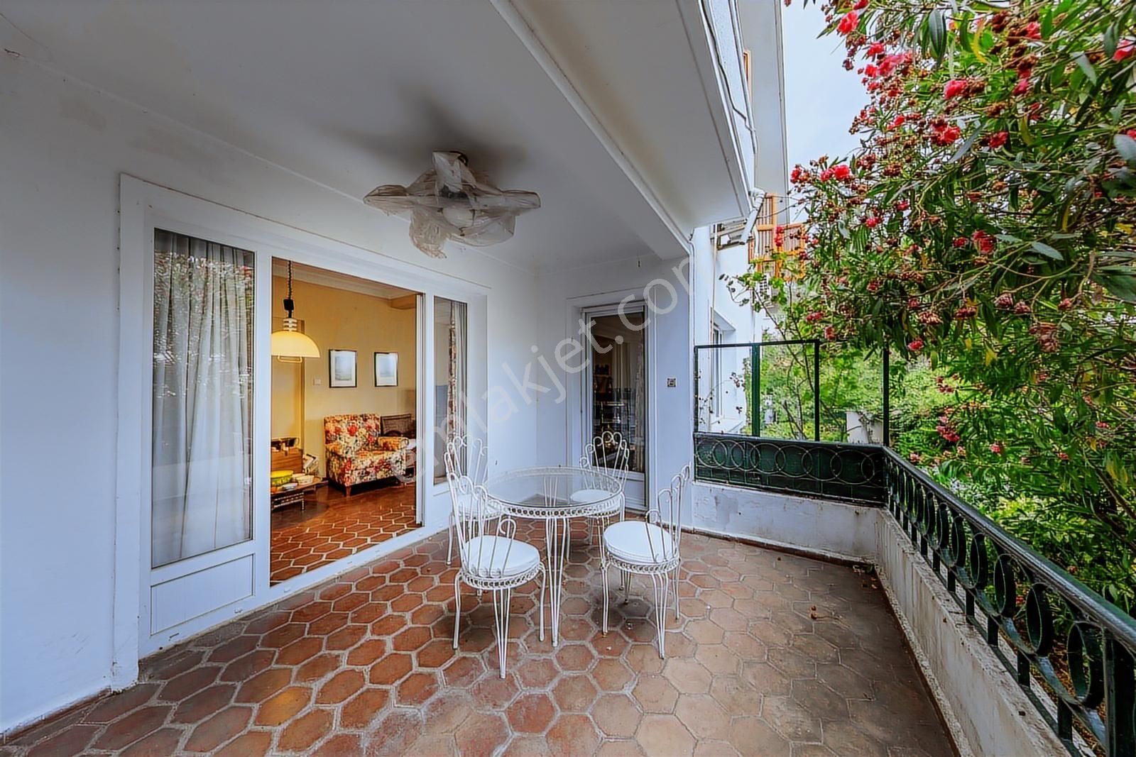 Büyükada'da Doğayla Iç Içe, 365 M2 Bahçelı, Özel 4+2 Müstakıl Ev - Görsel 23