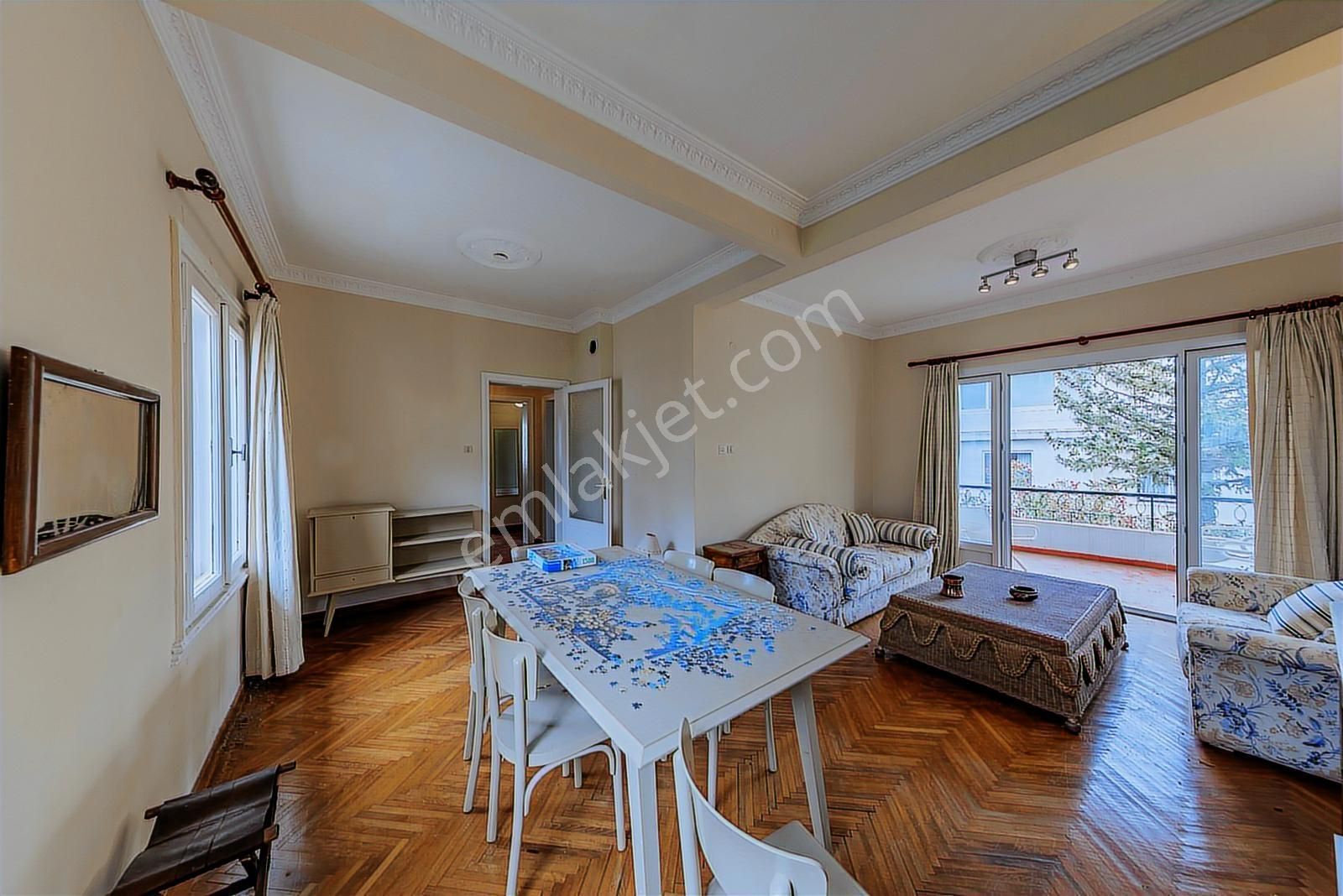 Büyükada'da Doğayla Iç Içe, 365 M2 Bahçelı, Özel 4+2 Müstakıl Ev - Görsel 10