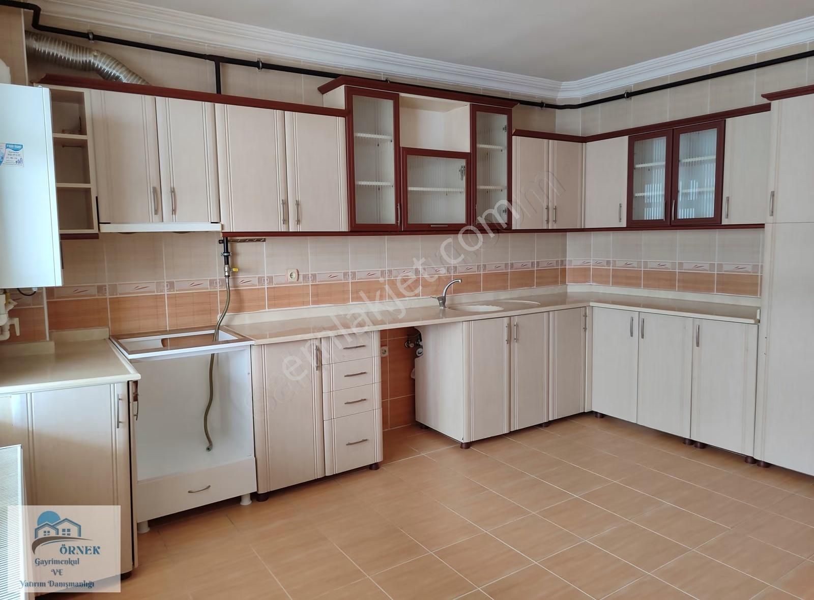 Cumhuriyet Mah. Koç İ.okulu Üstü Kiralık 4+1 Ara Kat Daire - Görsel 3