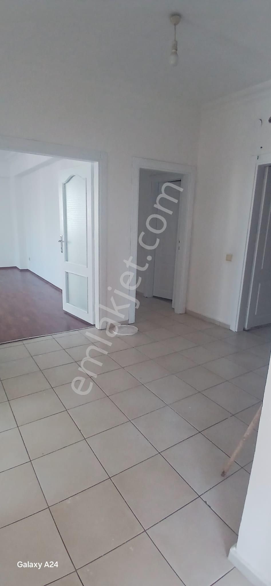 Meydankavağı'nda Geniş 4+1 Kiralık - Görsel 6