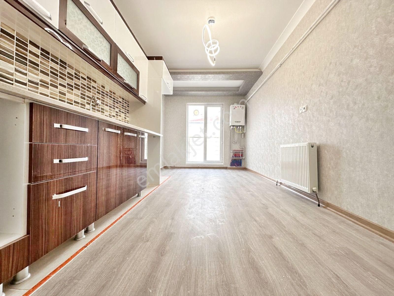 Özçelikler'den Uygun Fiyatlı Geniş Masrafsız Full Yapılı 3+1