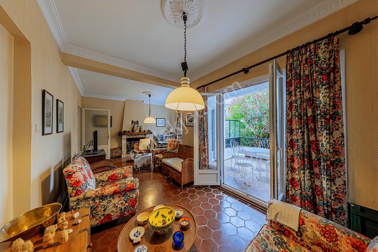 Büyükada'da Maden Mah. Bahçe İçinde İki Katlı Müstakil Villa - Görsel 10