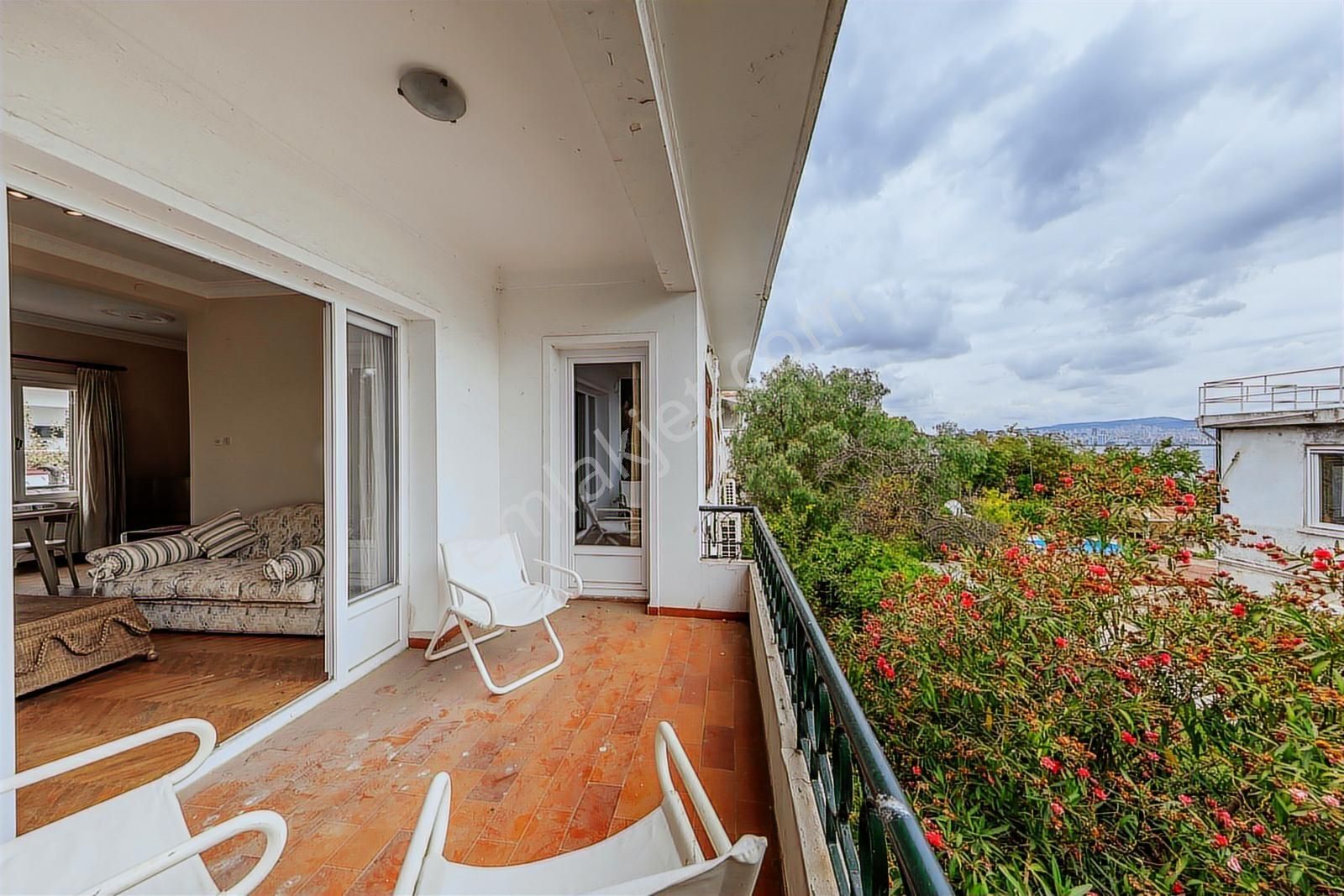 Büyükada'da Maden Mah. Bahçe İçinde İki Katlı Müstakil Villa - Görsel 31