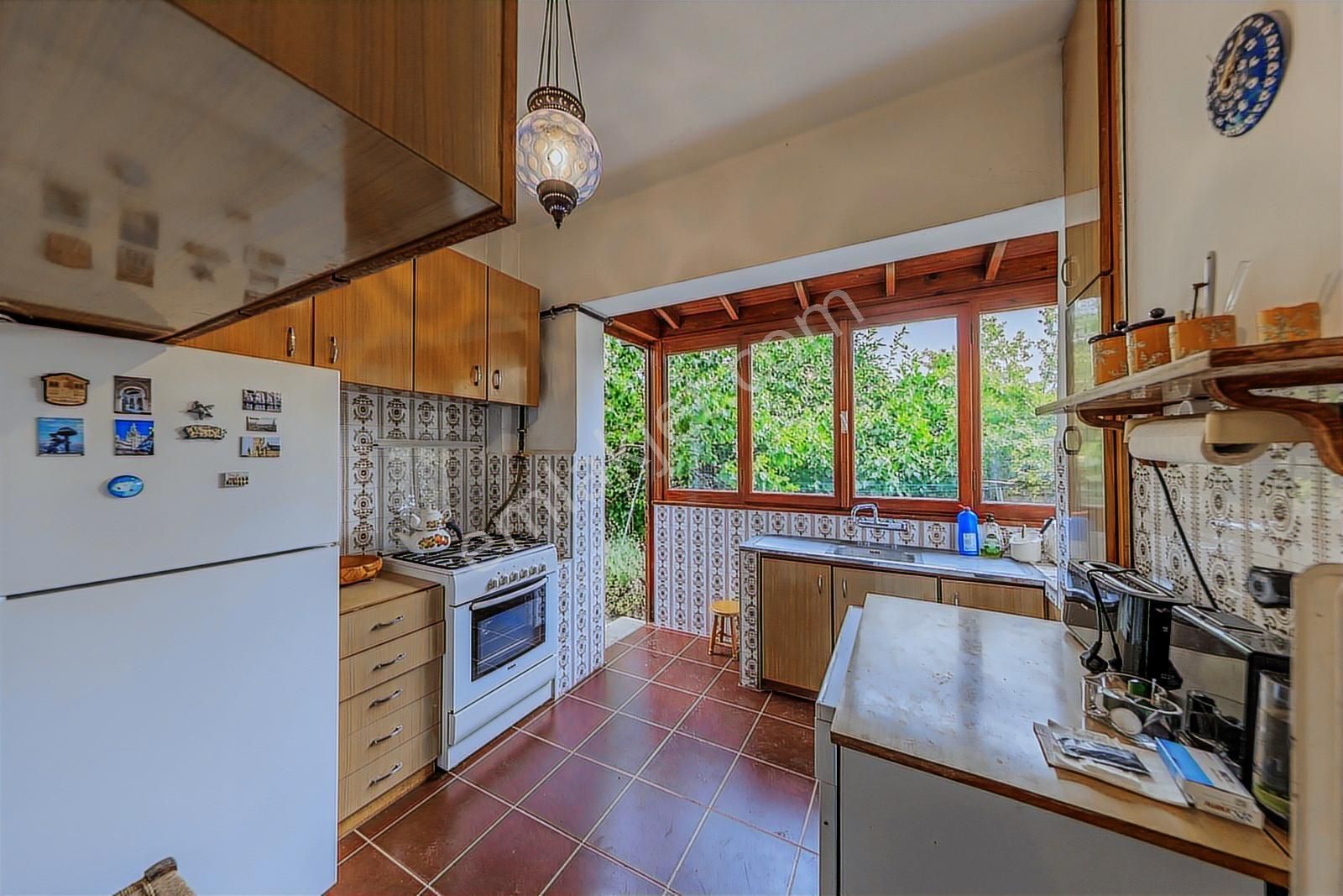 Büyükada'da Maden Mah. Bahçe İçinde İki Katlı Müstakil Villa - Görsel 16