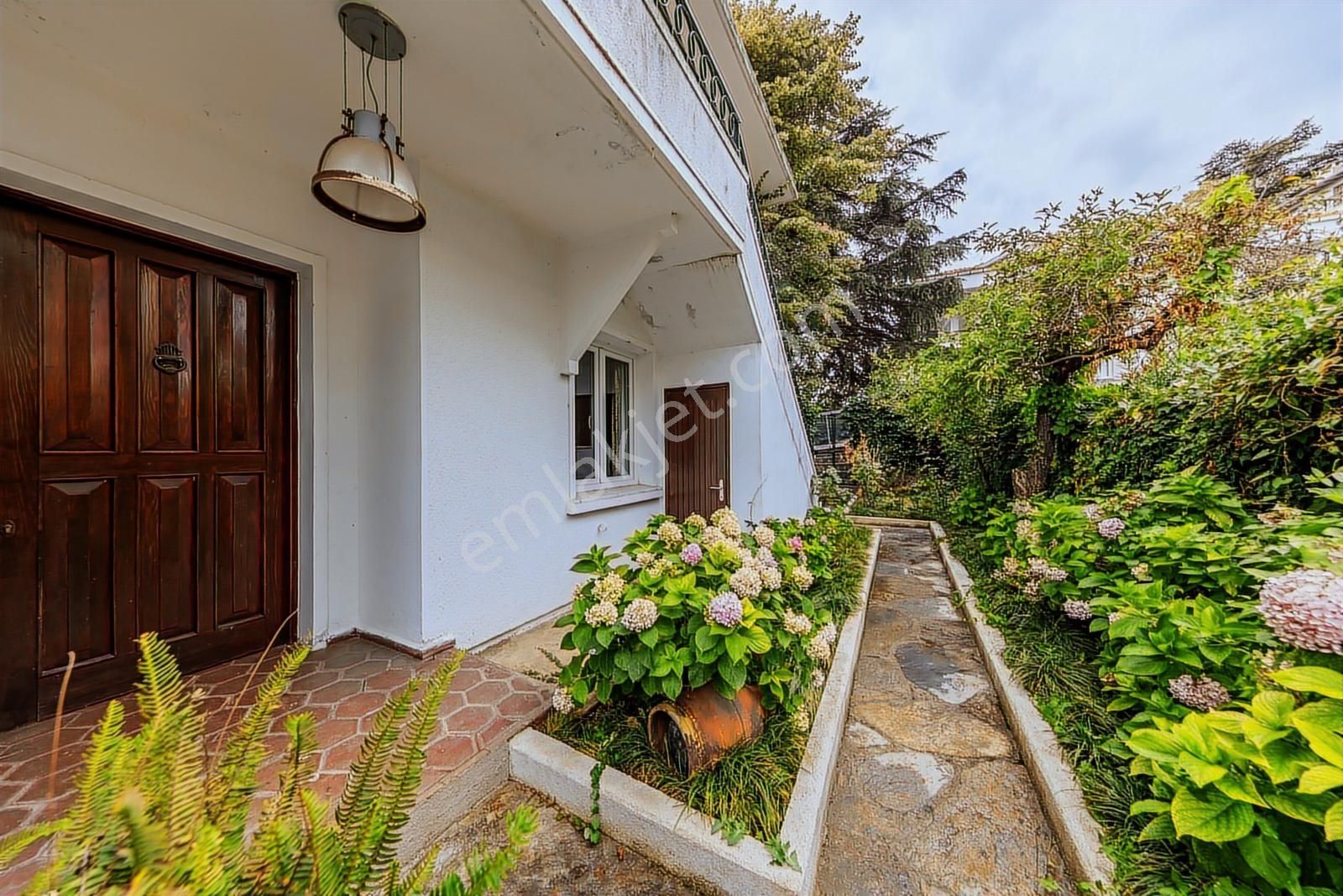 Büyükada'da Maden Mah. Bahçe İçinde İki Katlı Müstakil Villa - Görsel 9