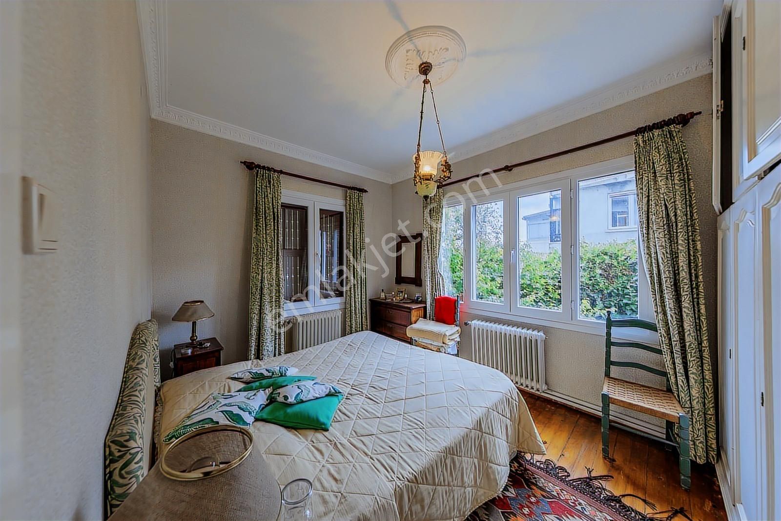 Büyükada'da Maden Mah. Bahçe İçinde İki Katlı Müstakil Villa - Görsel 12