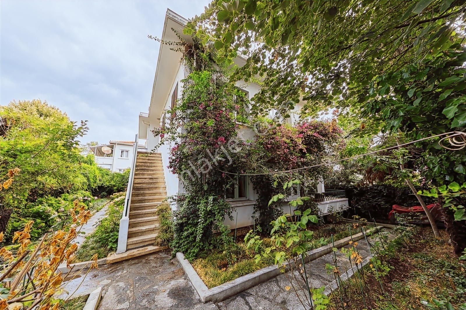 Büyükada'da Maden Mah. Bahçe İçinde İki Katlı Müstakil Villa - Görsel 20