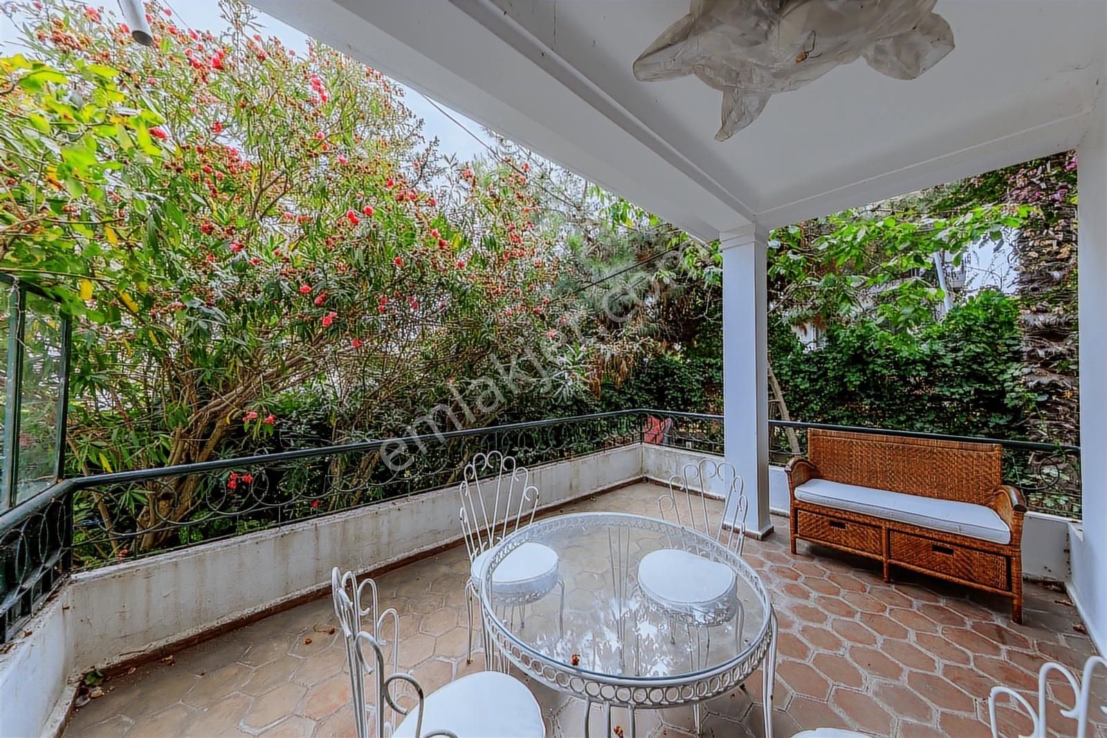 Büyükada'da Maden Mah. Bahçe İçinde İki Katlı Müstakil Villa - Görsel 30