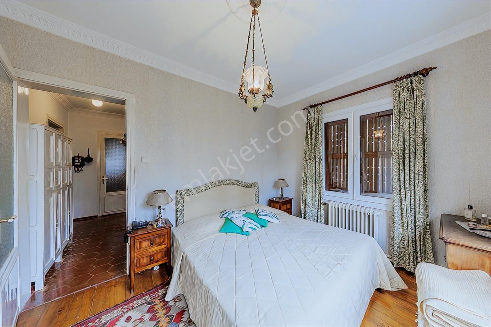 Büyükada'da Maden Mah. Bahçe İçinde İki Katlı Müstakil Villa - Görsel 4