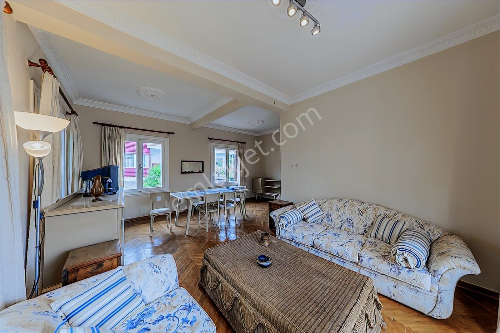 Büyükada'da Maden Mah. Bahçe İçinde İki Katlı Müstakil Villa - Görsel 22