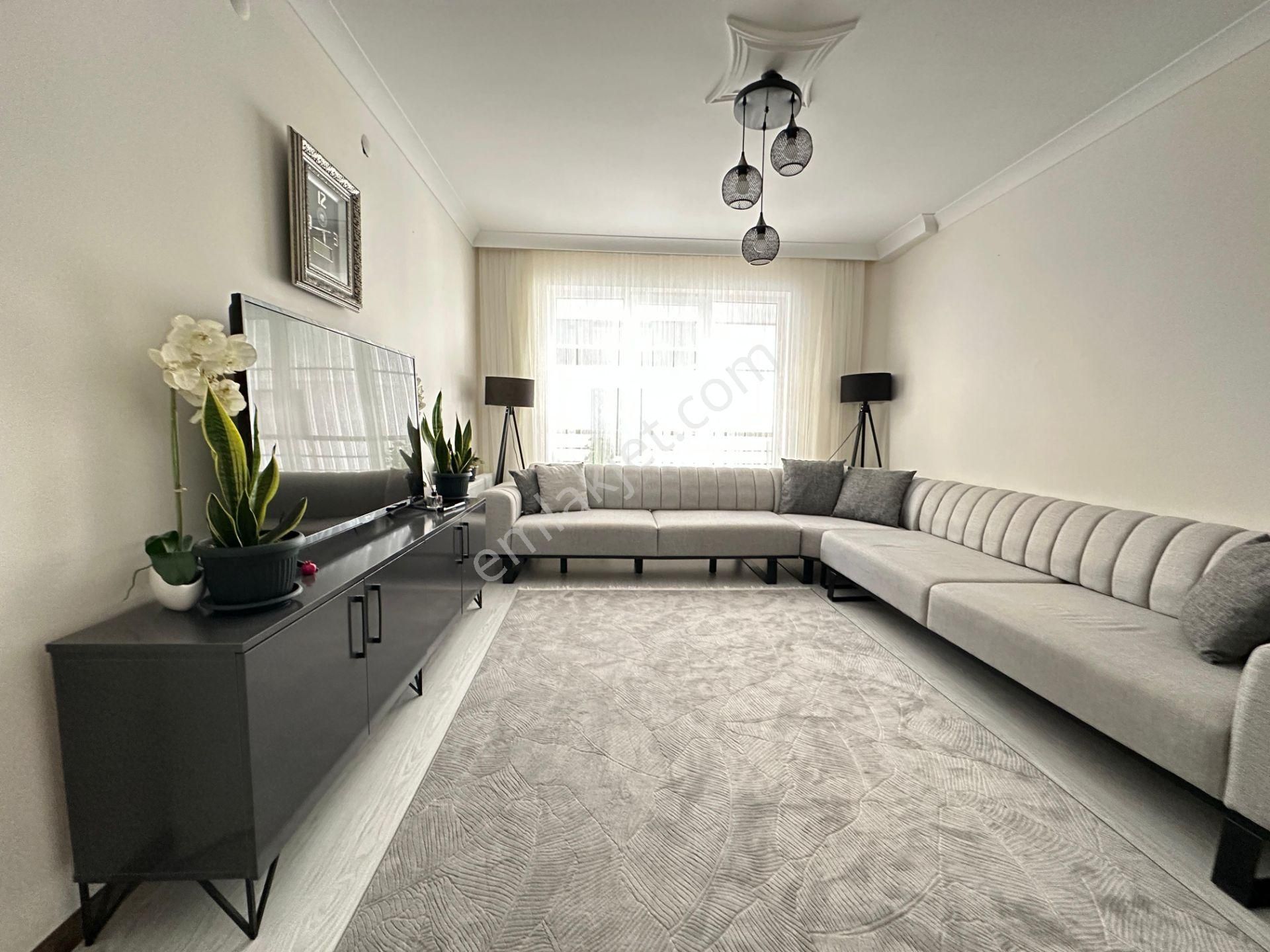 Acil Satılık Full Yapılı Emsalsiz 4+1 Ön Cephede İskanlı Daire - Görsel 9