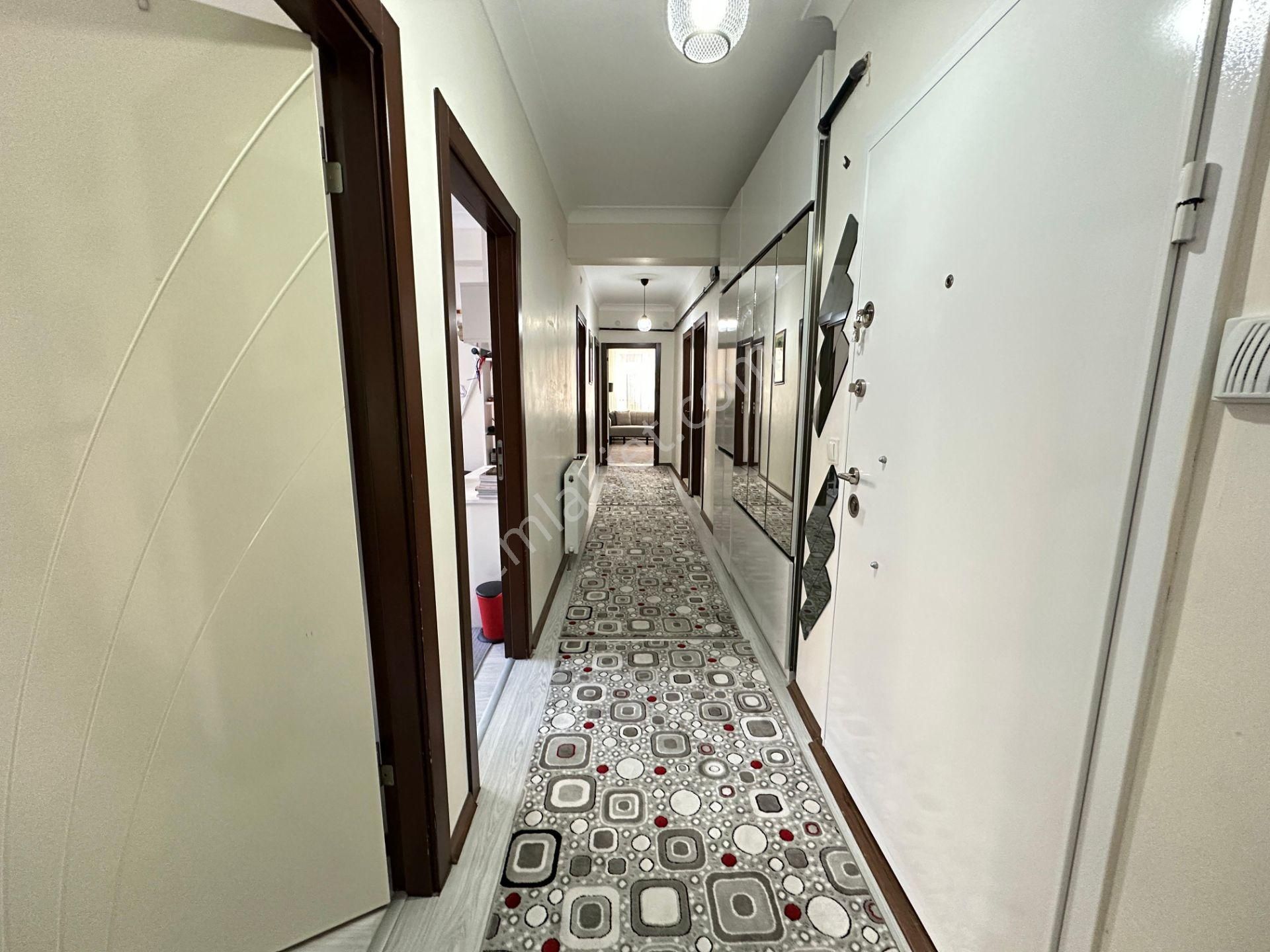 Acil Satılık Full Yapılı Emsalsiz 4+1 Ön Cephede İskanlı Daire - Görsel 13