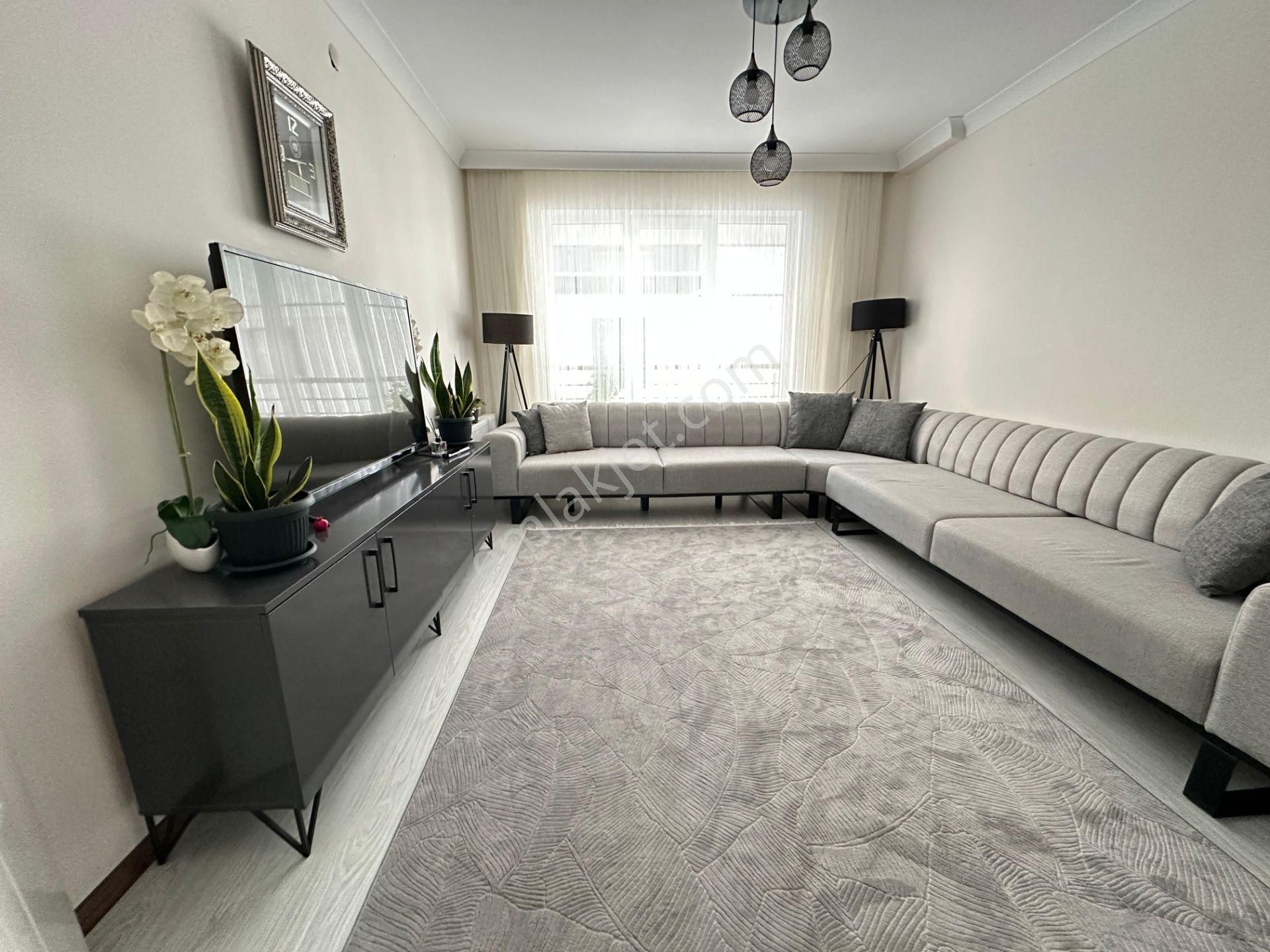 Acil Satılık Full Yapılı Emsalsiz 4+1 Ön Cephede İskanlı Daire