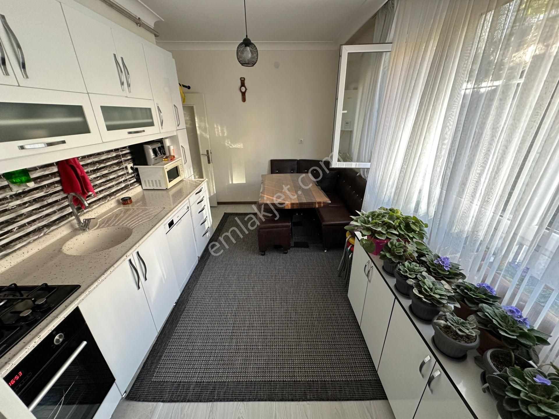 Acil Satılık Full Yapılı Emsalsiz 4+1 Ön Cephede İskanlı Daire - Görsel 25