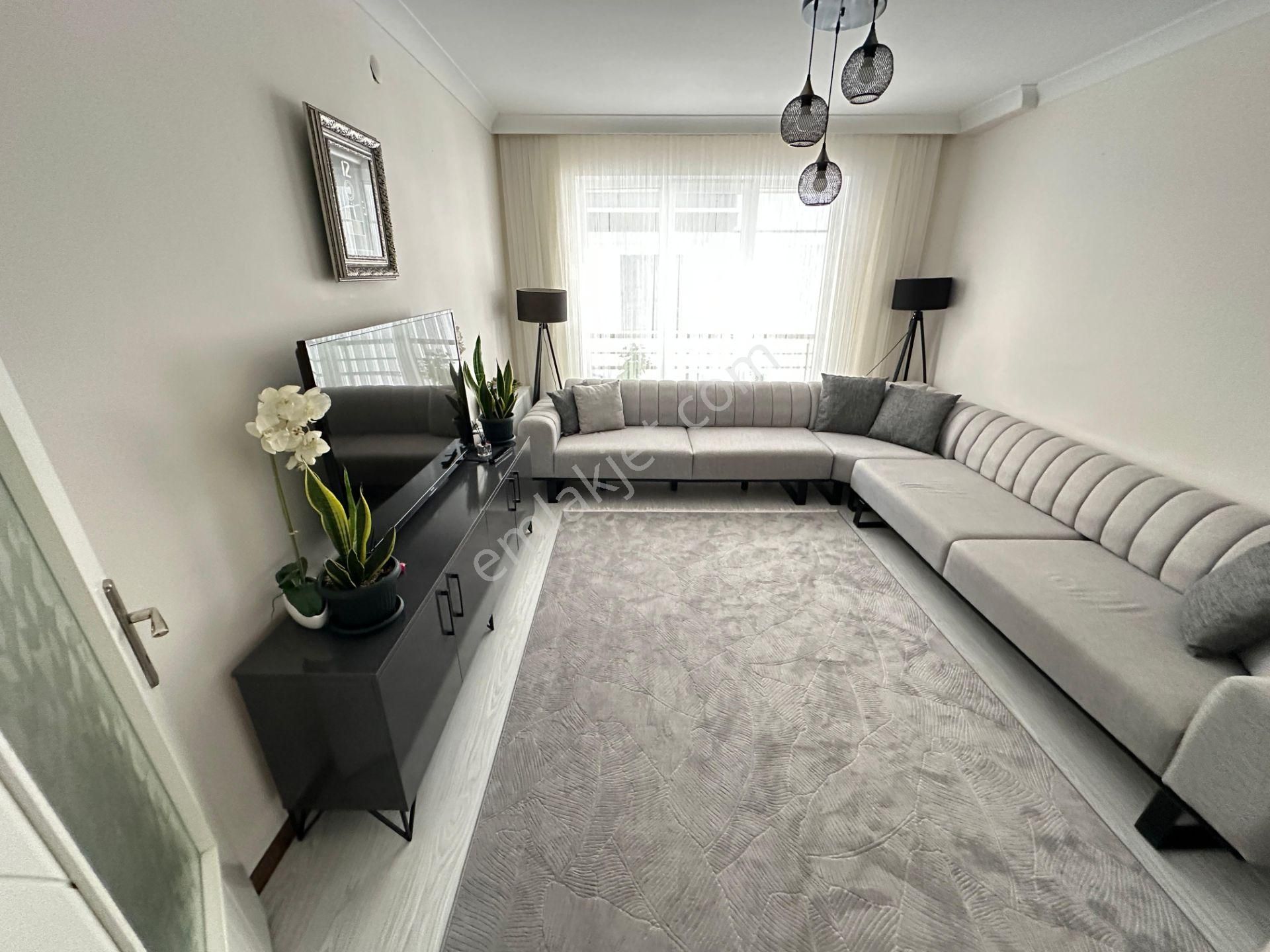 Acil Satılık Full Yapılı Emsalsiz 4+1 Ön Cephede İskanlı Daire - Görsel 12